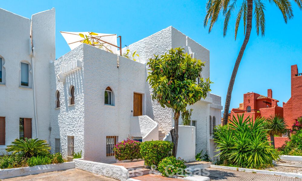 Duplex penthouse prêt à emménager à vendre dans une résidence sécurisée à Rio Verde - Nueva Andalucia, Marbella 782218