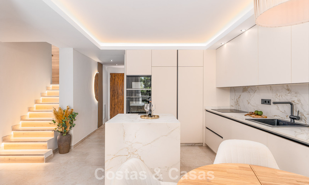 Duplex penthouse prêt à emménager à vendre dans une résidence sécurisée à Rio Verde - Nueva Andalucia, Marbella 782223