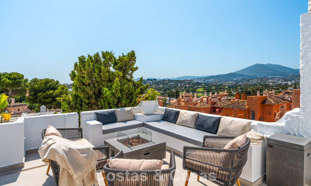 Duplex penthouse prêt à emménager à vendre dans une résidence sécurisée à Rio Verde - Nueva Andalucia, Marbella 782228