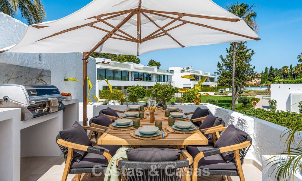 Duplex penthouse prêt à emménager à vendre dans une résidence sécurisée à Rio Verde - Nueva Andalucia, Marbella 782229