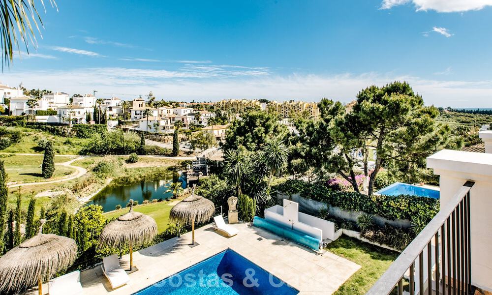 Villa méditerranéenne prête à emménager à vendre dans un complexe de golf sécurisé sur le New Golden Mile, entre Marbella et Estepona 782147