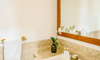 Villa méditerranéenne prête à emménager à vendre dans un complexe de golf sécurisé sur le New Golden Mile, entre Marbella et Estepona 782154 