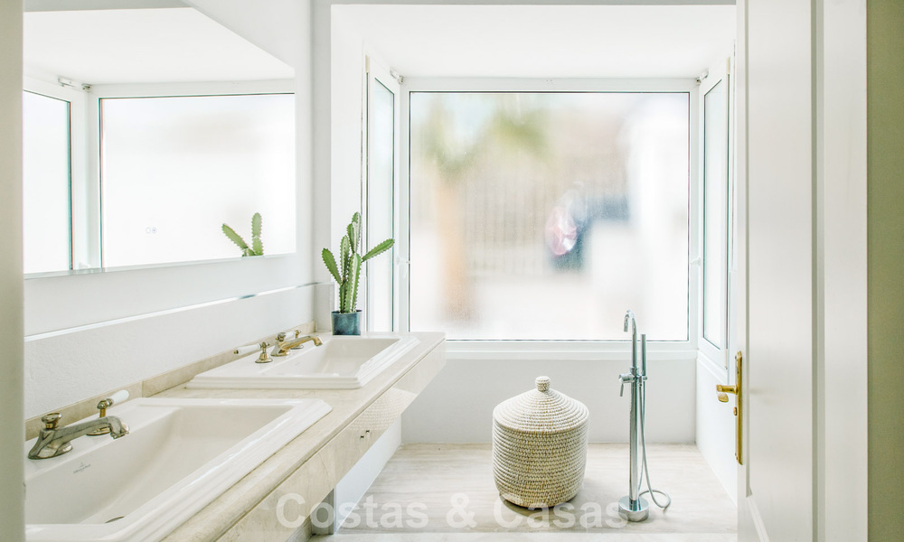 Villa méditerranéenne prête à emménager à vendre dans un complexe de golf sécurisé sur le New Golden Mile, entre Marbella et Estepona 782170