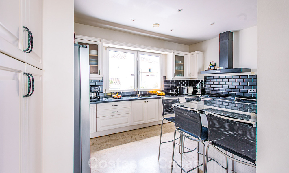 Villa méditerranéenne prête à emménager à vendre dans un complexe de golf sécurisé sur le New Golden Mile, entre Marbella et Estepona 782175