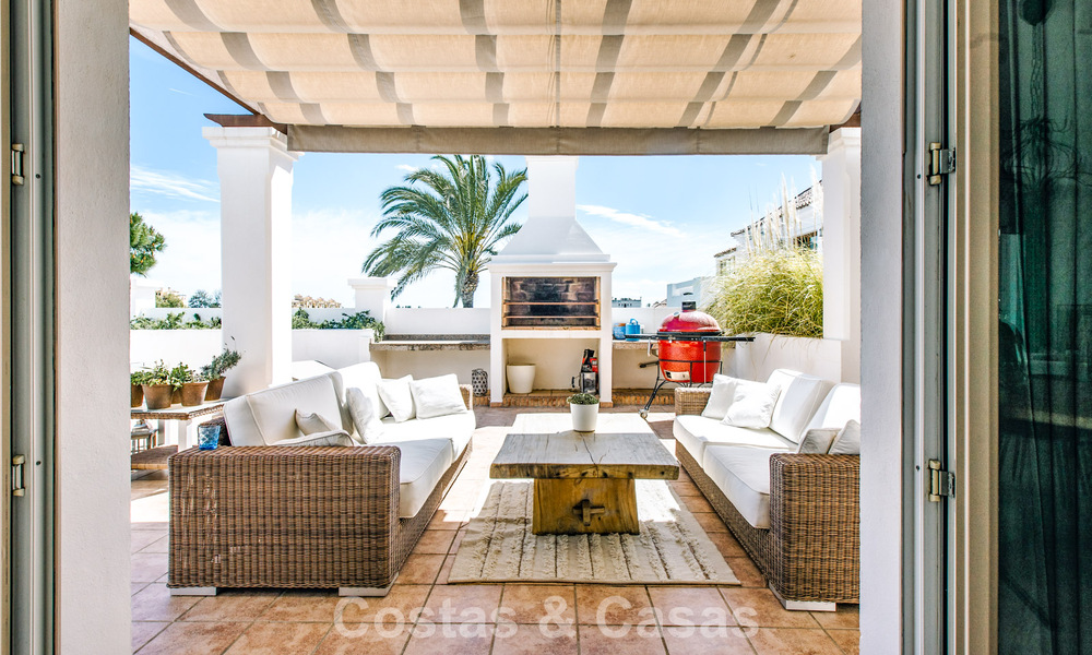 Villa méditerranéenne prête à emménager à vendre dans un complexe de golf sécurisé sur le New Golden Mile, entre Marbella et Estepona 782180