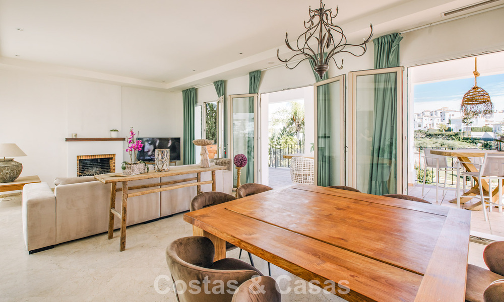 Villa méditerranéenne prête à emménager à vendre dans un complexe de golf sécurisé sur le New Golden Mile, entre Marbella et Estepona 782183