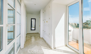 Villa méditerranéenne prête à emménager à vendre dans un complexe de golf sécurisé sur le New Golden Mile, entre Marbella et Estepona 782187 