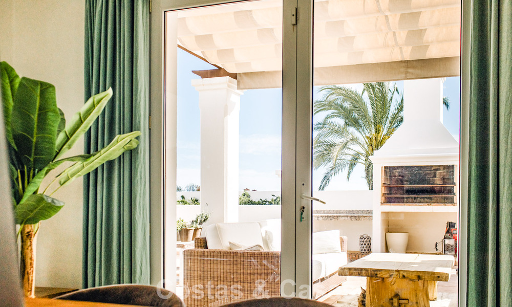 Villa méditerranéenne prête à emménager à vendre dans un complexe de golf sécurisé sur le New Golden Mile, entre Marbella et Estepona 782195