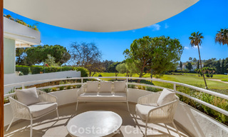 Appartement de 3 chambres prêt à emménager dans un complexe de golf en première ligne à Nueva Andalucia, Marbella 782263 