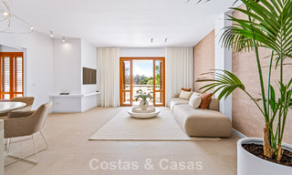 Appartement de 3 chambres prêt à emménager dans un complexe de golf en première ligne à Nueva Andalucia, Marbella 782264 