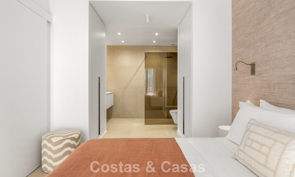 Appartement de 3 chambres prêt à emménager dans un complexe de golf en première ligne à Nueva Andalucia, Marbella 782270