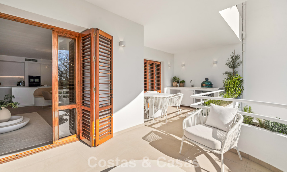Appartement de 3 chambres prêt à emménager dans un complexe de golf en première ligne à Nueva Andalucia, Marbella 782273