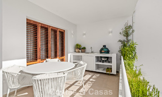 Appartement de 3 chambres prêt à emménager dans un complexe de golf en première ligne à Nueva Andalucia, Marbella 782274 