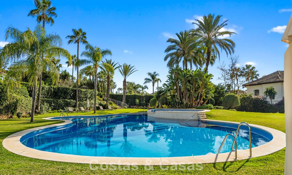 Appartement de 3 chambres prêt à emménager dans un complexe de golf en première ligne à Nueva Andalucia, Marbella 782282