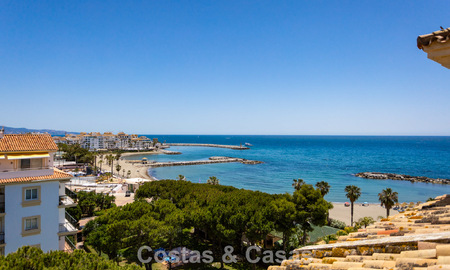 Duplex penthouse avec vue mer à vendre dans une résidence sécurisée en bord de mer à Puerto Banús, Marbella 782235