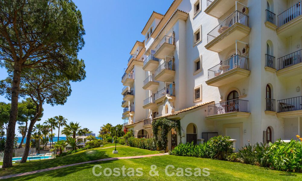 Duplex penthouse avec vue mer à vendre dans une résidence sécurisée en bord de mer à Puerto Banús, Marbella 782236