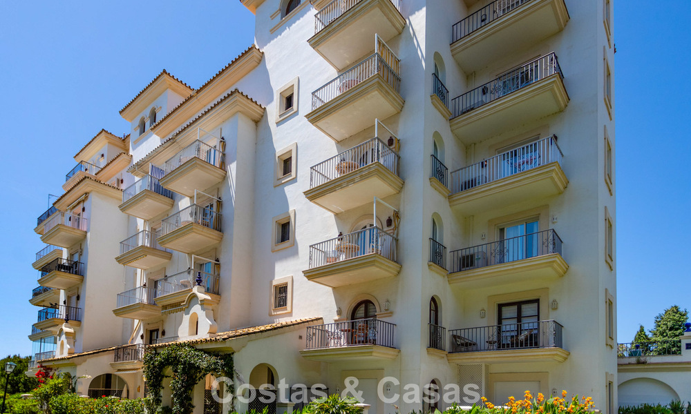 Duplex penthouse avec vue mer à vendre dans une résidence sécurisée en bord de mer à Puerto Banús, Marbella 782237