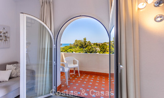 Duplex penthouse avec vue mer à vendre dans une résidence sécurisée en bord de mer à Puerto Banús, Marbella 782241 