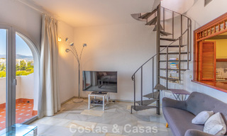 Duplex penthouse avec vue mer à vendre dans une résidence sécurisée en bord de mer à Puerto Banús, Marbella 782245 