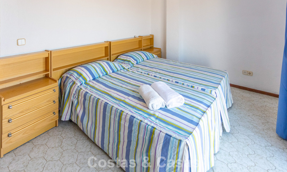 Duplex penthouse avec vue mer à vendre dans une résidence sécurisée en bord de mer à Puerto Banús, Marbella 782252