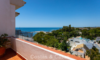 Duplex penthouse avec vue mer à vendre dans une résidence sécurisée en bord de mer à Puerto Banús, Marbella 782261 