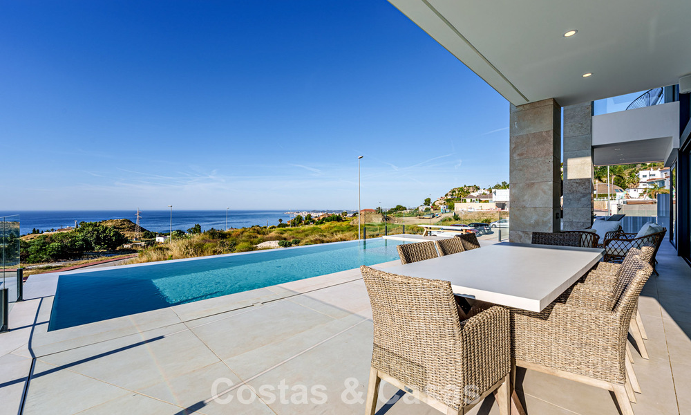 Villa de luxe, prête à emménager, avec vue sur la mer, à vendre dans un quartier résidentiel calme à Benalmadena, Costa del Sol 782321