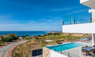 Villa de luxe, prête à emménager, avec vue sur la mer, à vendre dans un quartier résidentiel calme à Benalmadena, Costa del Sol 782358 