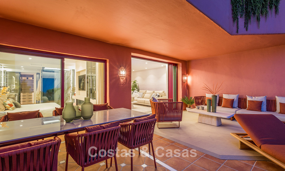 Appartement de luxe rénové avec vue dégagée sur la mer à vendre, en première ligne de plage, entre Marbella et Estepona 783410