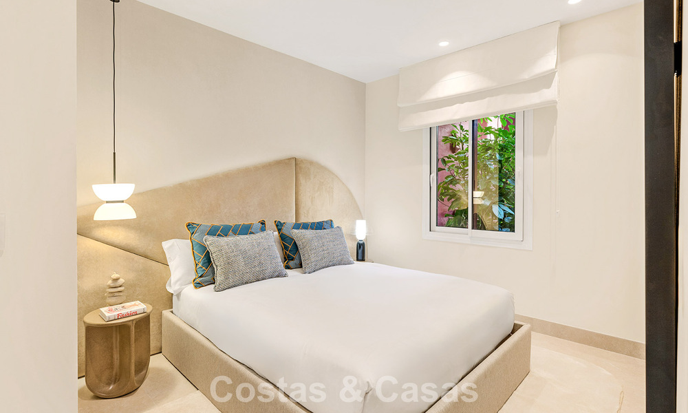 Appartement de luxe rénové avec vue dégagée sur la mer à vendre, en première ligne de plage, entre Marbella et Estepona 783415