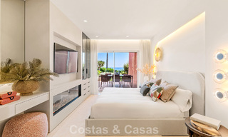 Appartement de luxe rénové avec vue dégagée sur la mer à vendre, en première ligne de plage, entre Marbella et Estepona 783418 