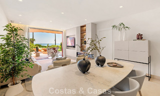 Appartement de luxe rénové avec vue dégagée sur la mer à vendre, en première ligne de plage, entre Marbella et Estepona 783426 