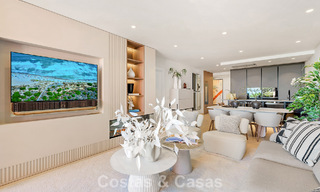 Appartement de luxe rénové avec vue dégagée sur la mer à vendre, en première ligne de plage, entre Marbella et Estepona 783429 