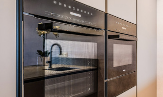 Appartement de luxe rénové avec vue dégagée sur la mer à vendre, en première ligne de plage, entre Marbella et Estepona 783436 