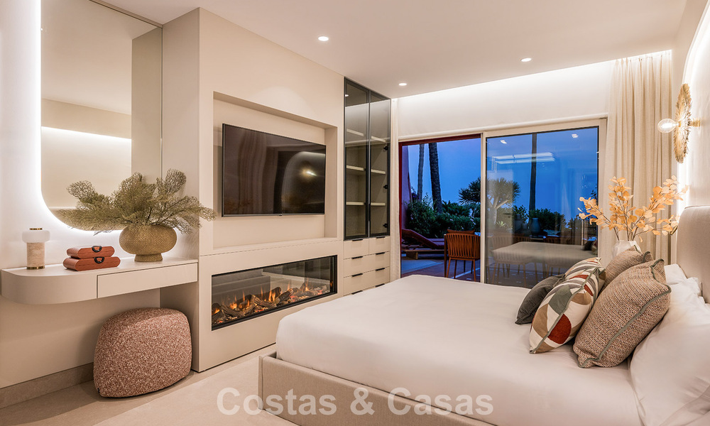 Appartement de luxe rénové avec vue dégagée sur la mer à vendre, en première ligne de plage, entre Marbella et Estepona 783442