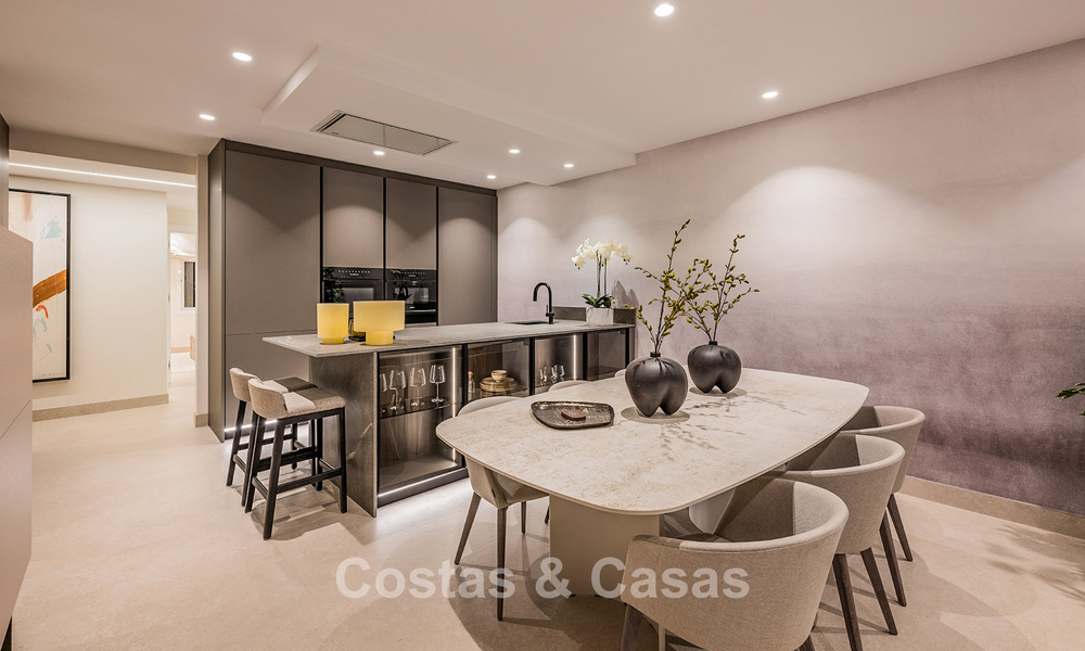 Appartement de luxe rénové avec vue dégagée sur la mer à vendre, en première ligne de plage, entre Marbella et Estepona 783448