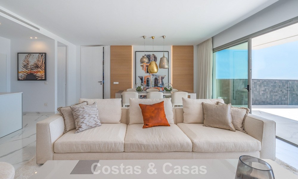 Appartement sophistiqué avec vue sur la mer à vendre dans une résidence fermée sur les collines de Marbella - Benahavis 783451