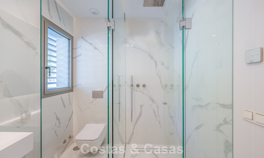 Appartement sophistiqué avec vue sur la mer à vendre dans une résidence fermée sur les collines de Marbella - Benahavis 783452