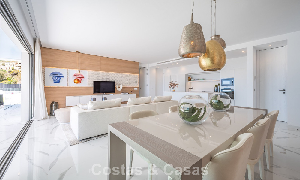 Appartement sophistiqué avec vue sur la mer à vendre dans une résidence fermée sur les collines de Marbella - Benahavis 783454