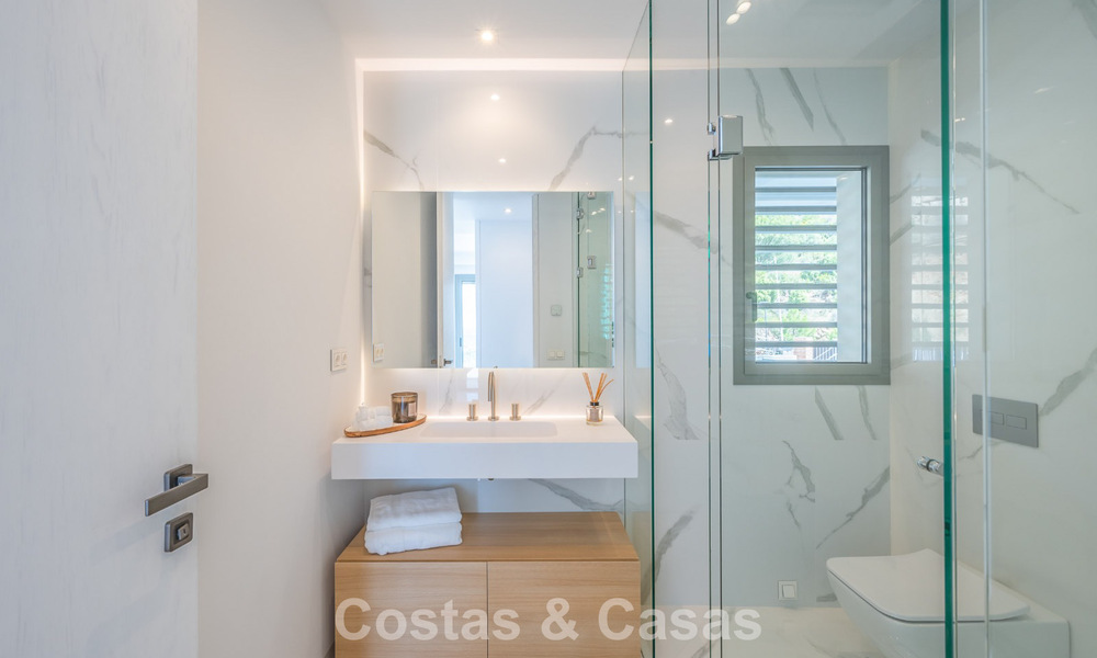 Appartement sophistiqué avec vue sur la mer à vendre dans une résidence fermée sur les collines de Marbella - Benahavis 783458