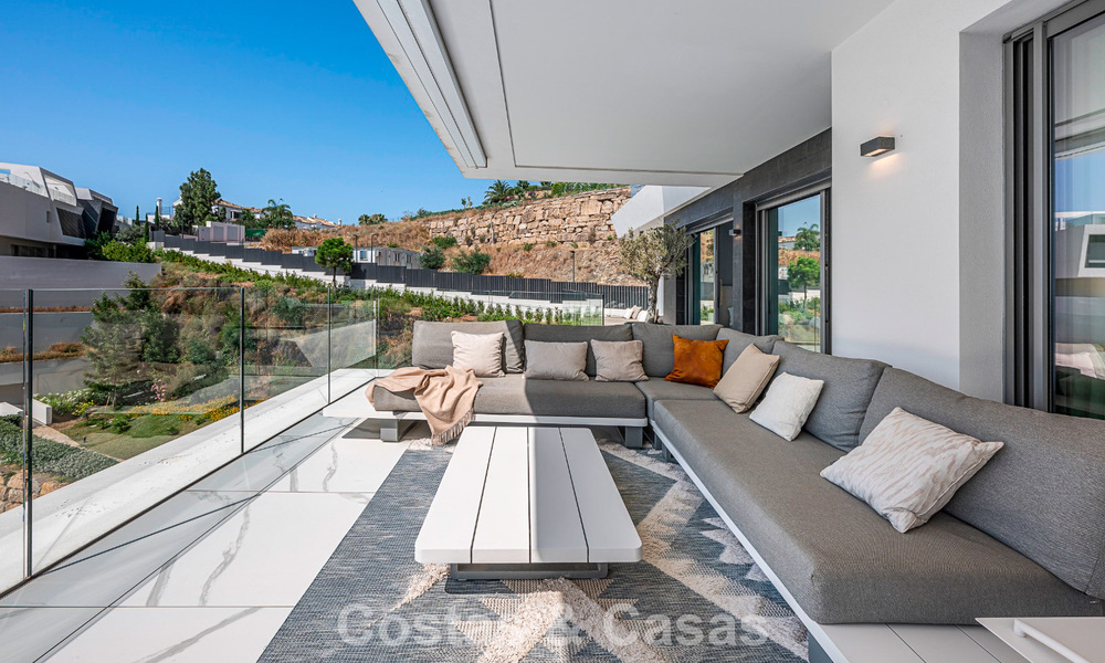 Appartement sophistiqué avec vue sur la mer à vendre dans une résidence fermée sur les collines de Marbella - Benahavis 783463