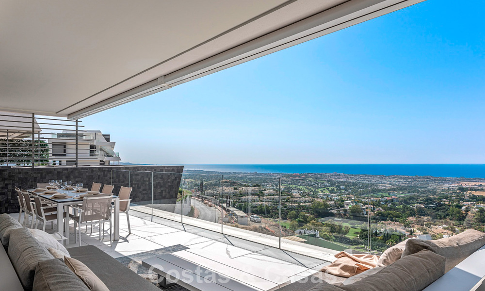 Appartement sophistiqué avec vue sur la mer à vendre dans une résidence fermée sur les collines de Marbella - Benahavis 783464