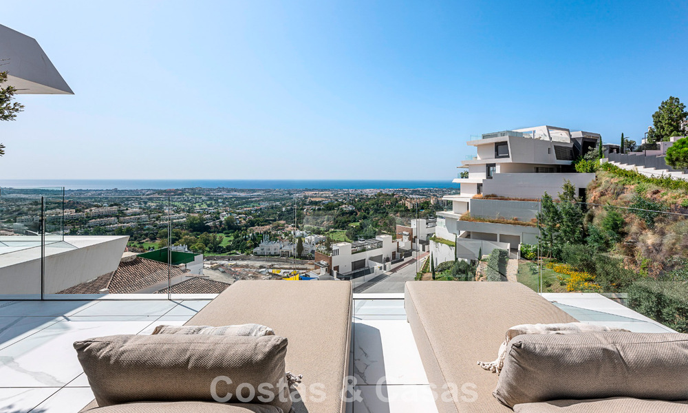 Appartement sophistiqué avec vue sur la mer à vendre dans une résidence fermée sur les collines de Marbella - Benahavis 783465