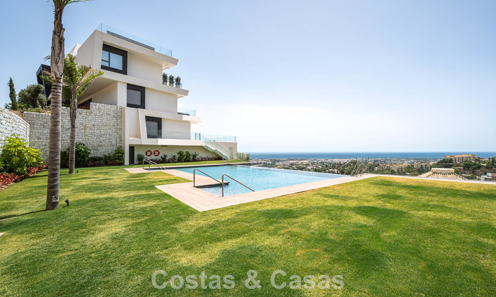Appartement sophistiqué avec vue sur la mer à vendre dans une résidence fermée sur les collines de Marbella - Benahavis 783471