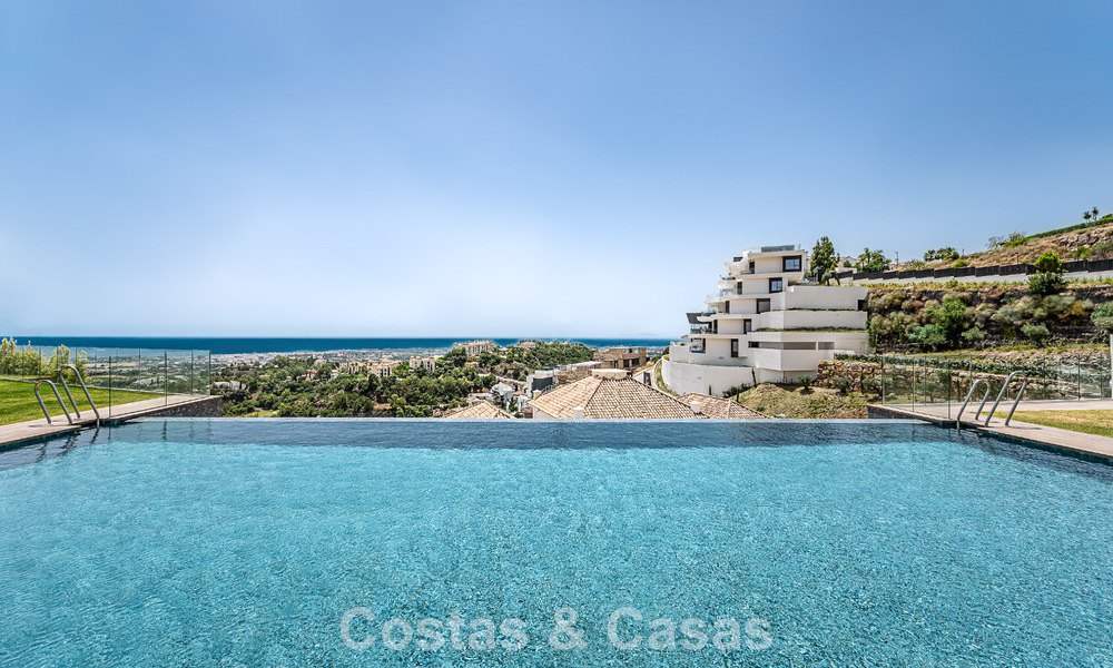 Appartement sophistiqué avec vue sur la mer à vendre dans une résidence fermée sur les collines de Marbella - Benahavis 783472