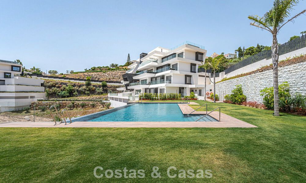 Appartement sophistiqué avec vue sur la mer à vendre dans une résidence fermée sur les collines de Marbella - Benahavis 783474