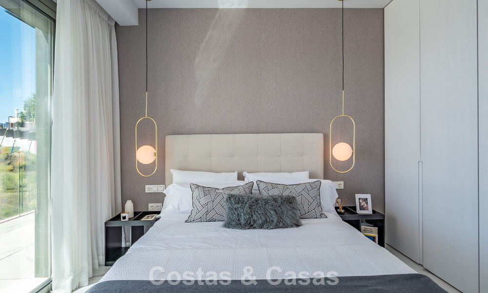 Appartement sophistiqué avec vue sur la mer à vendre dans une résidence fermée sur les collines de Marbella - Benahavis 783478