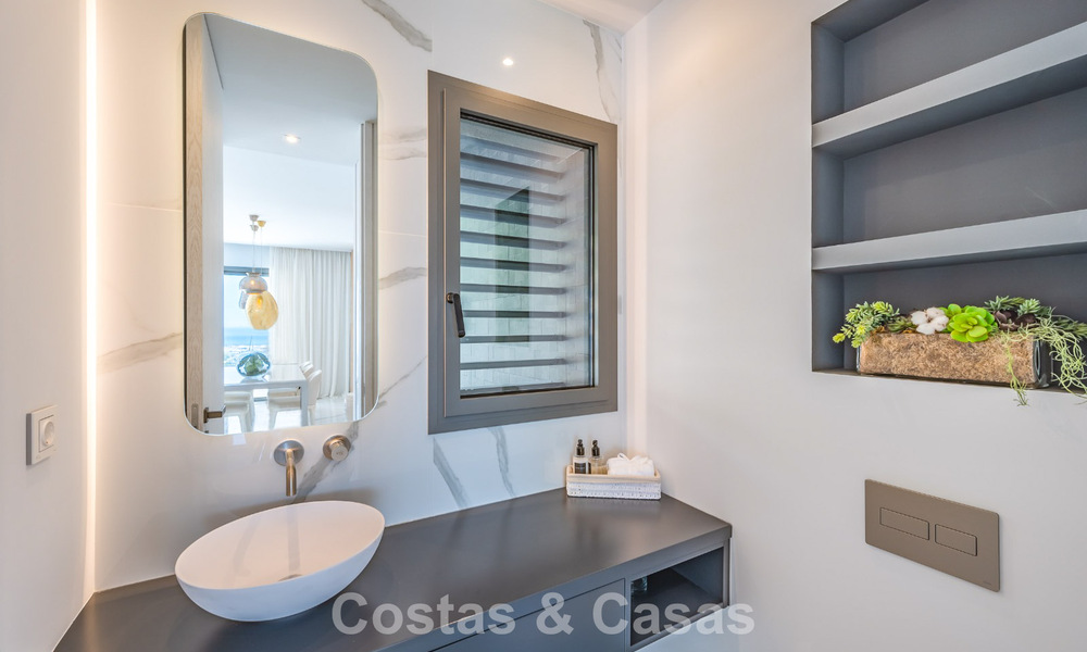 Appartement sophistiqué avec vue sur la mer à vendre dans une résidence fermée sur les collines de Marbella - Benahavis 783482