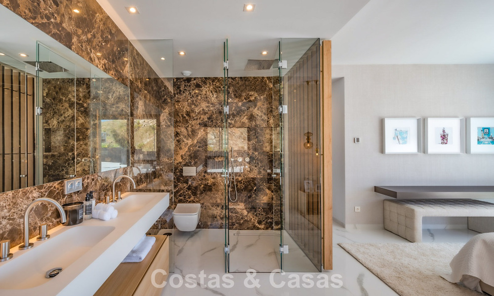 Appartement sophistiqué avec vue sur la mer à vendre dans une résidence fermée sur les collines de Marbella - Benahavis 783484