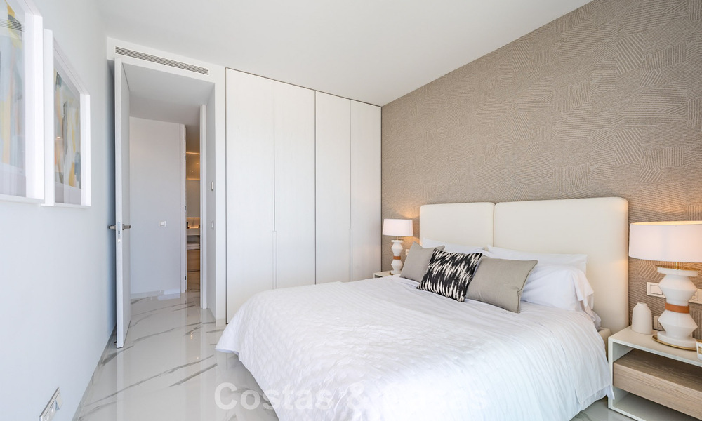 Appartement sophistiqué avec vue sur la mer à vendre dans une résidence fermée sur les collines de Marbella - Benahavis 783488