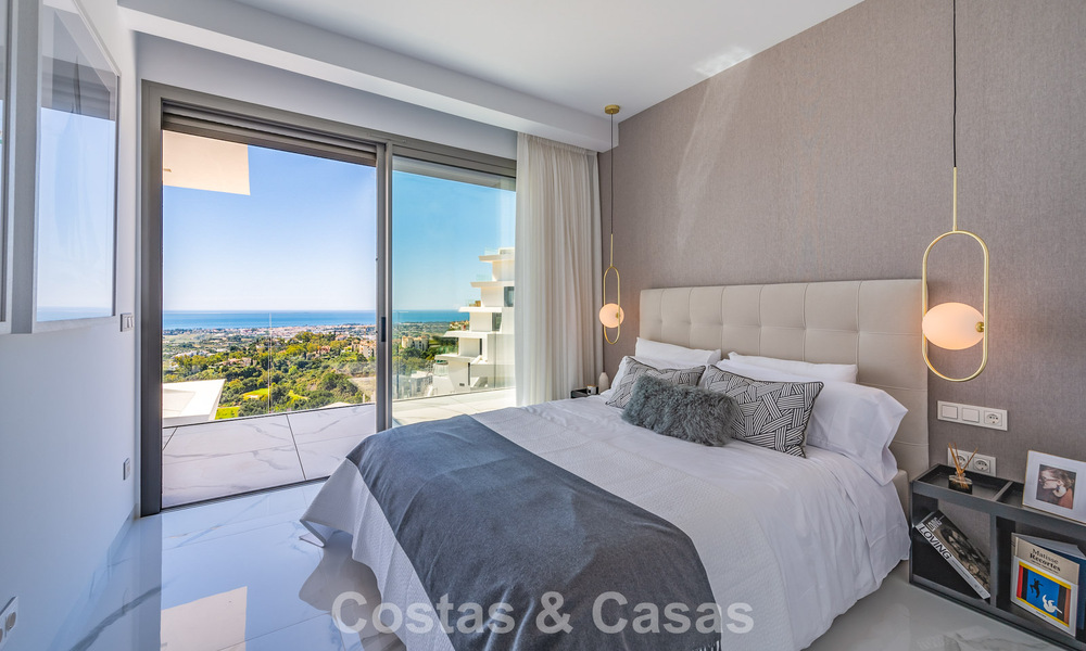 Appartement sophistiqué avec vue sur la mer à vendre dans une résidence fermée sur les collines de Marbella - Benahavis 783491